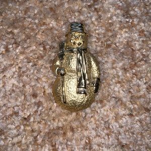 Gold snowman pin